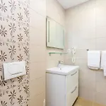Stunning In With Wifi Apartment *