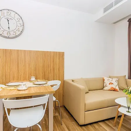 아파트 Lovely In With House Sea View