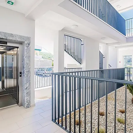 Lovely In With House Sea View Apartament *