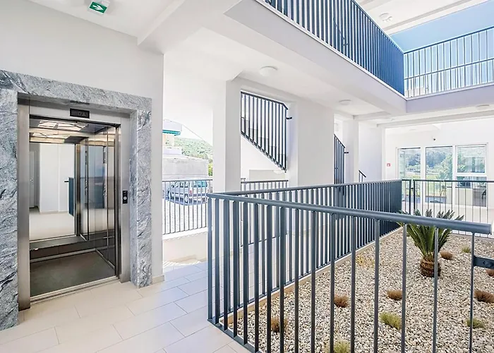 1 Bedroom Gorgeous In Apartment *