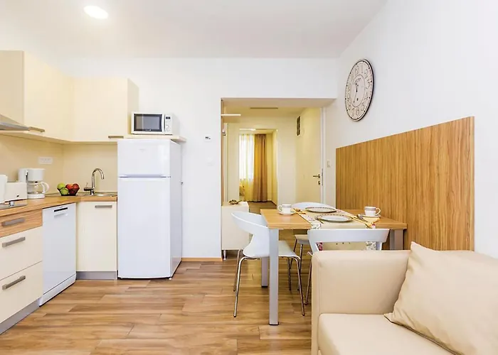 1 Bedroom Gorgeous In Appartamento